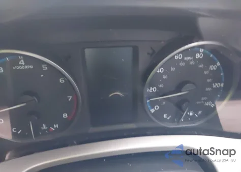 2017 Toyota Rav4 Xle z USA, uszkodzony, nr VIN JTMWFREV6HJ114933